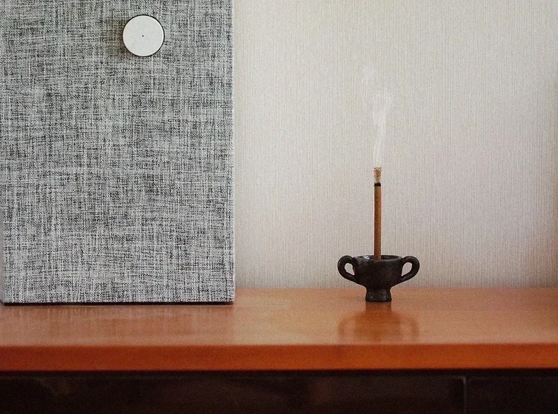 Actual usage scene of the Dancing Figurine incense holder in a minimalist home.