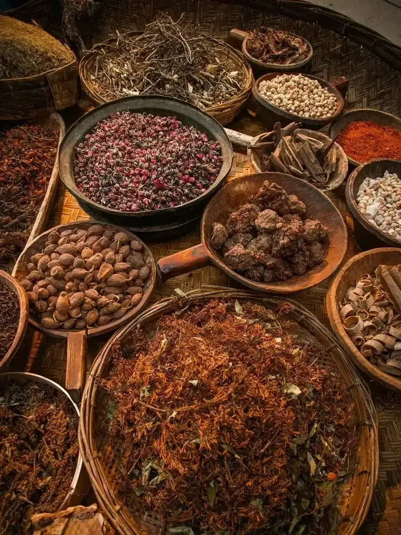 Pure natural ingredients: Saffron, Rose, Tsaoko, and Rhodiola for Mahayana Incense.